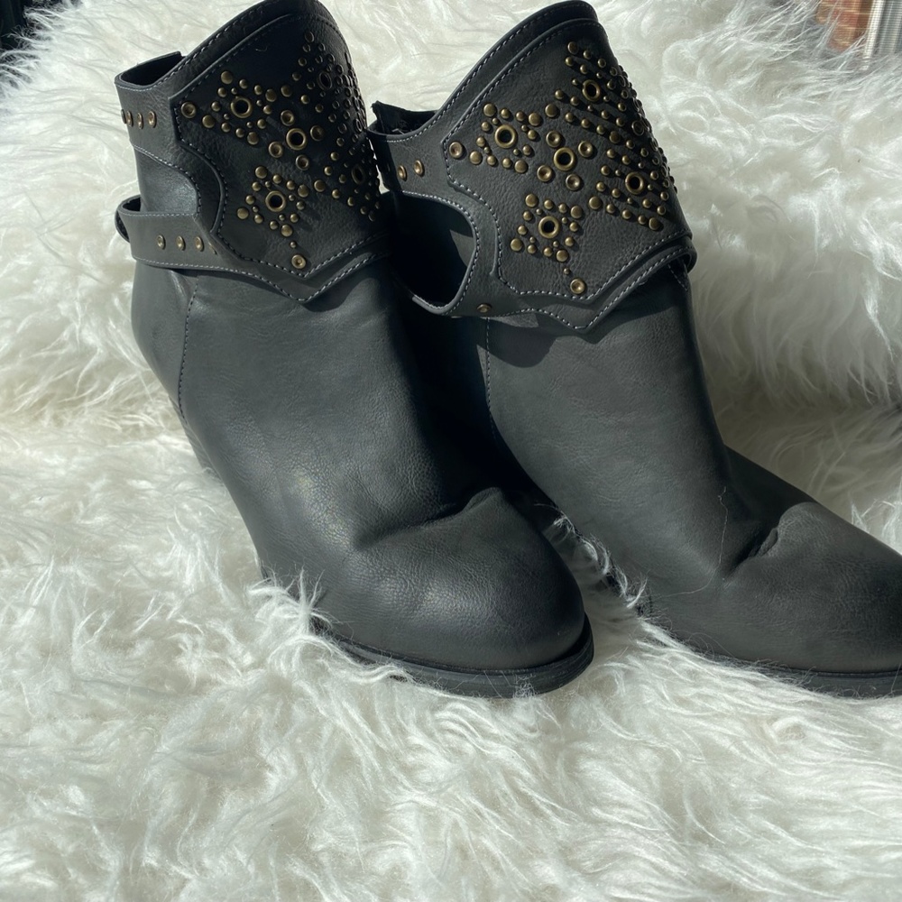 PRICE DROP PRICE FIRM  Ecote Urban Outfitters boots like new size 7 1/2